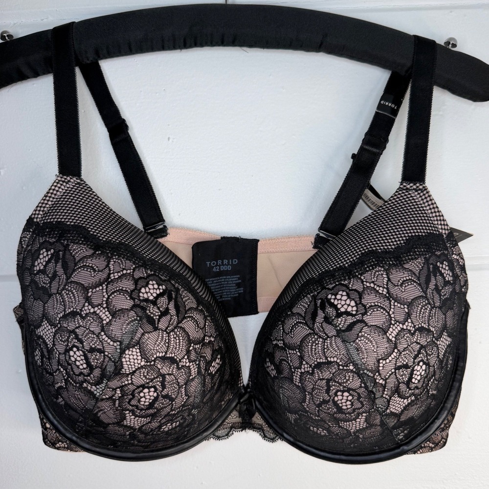 Torrid 42DDD Lace Push‎ Up Plunge Bra NEW Black
